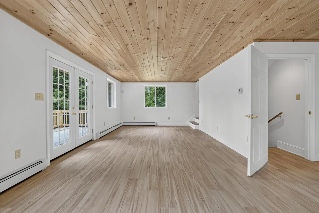8 Hillside Lane Sweden ME 04040