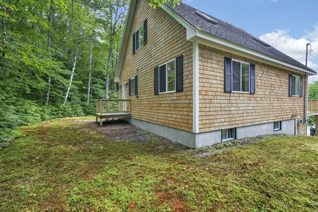 8 Hillside Lane Sweden ME 04040