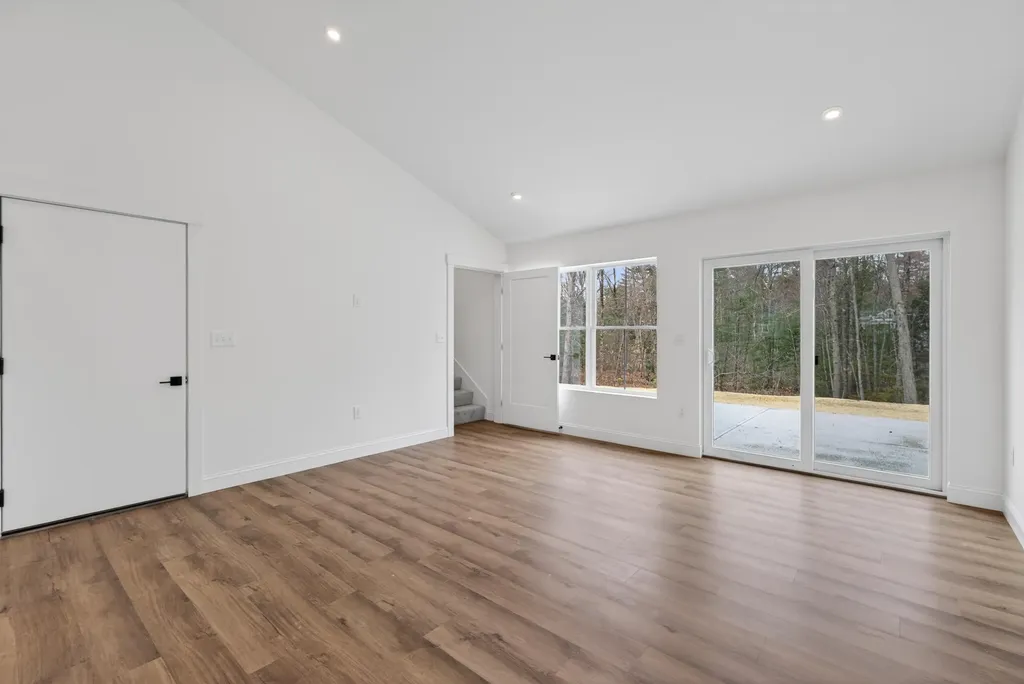 14 Mcgrath Pond Loop Road Belgrade ME 04917