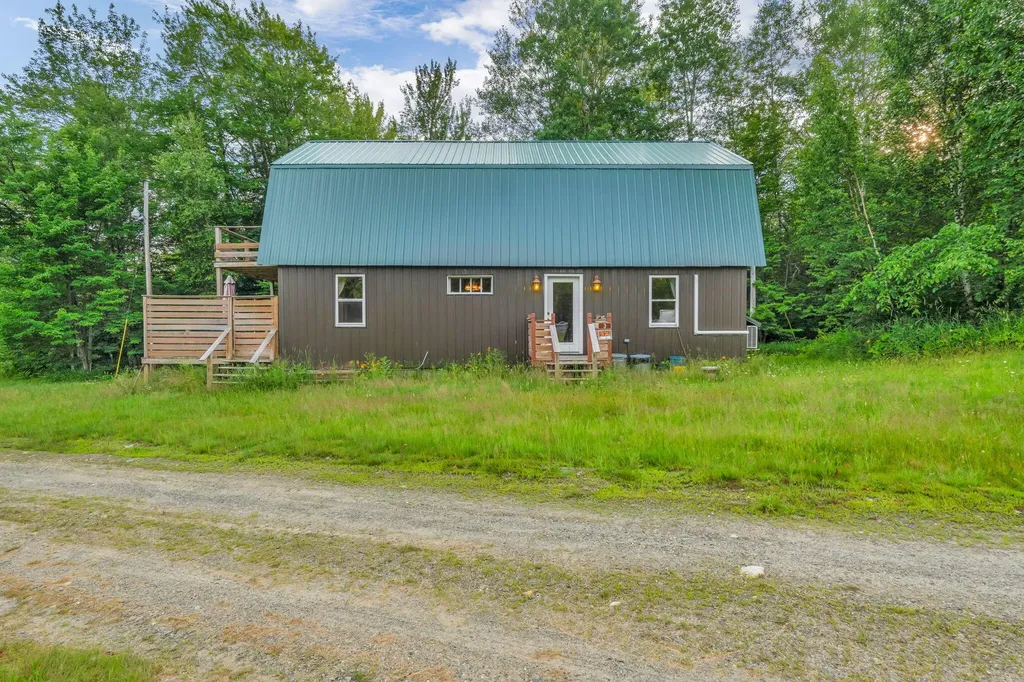 3 Trafton Lane Lakeville ME 04487