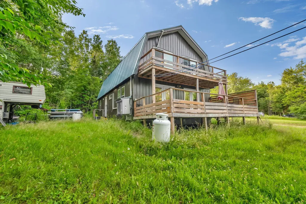 3 Trafton Lane Lakeville ME 04487