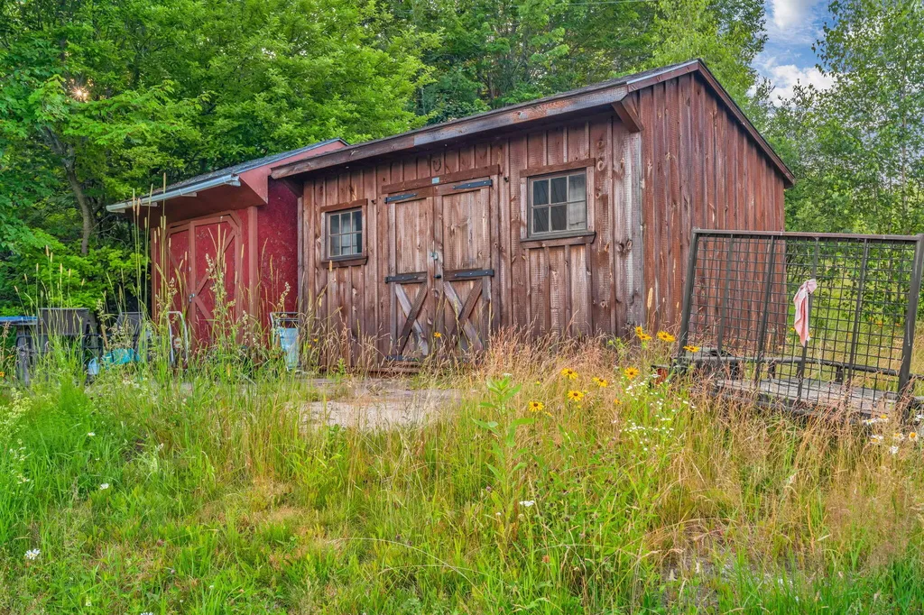 3 Trafton Lane Lakeville ME 04487