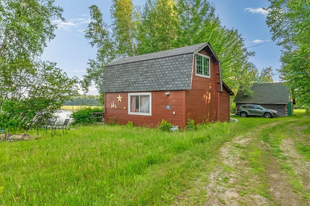 3 Trafton Lane Lakeville ME 04487