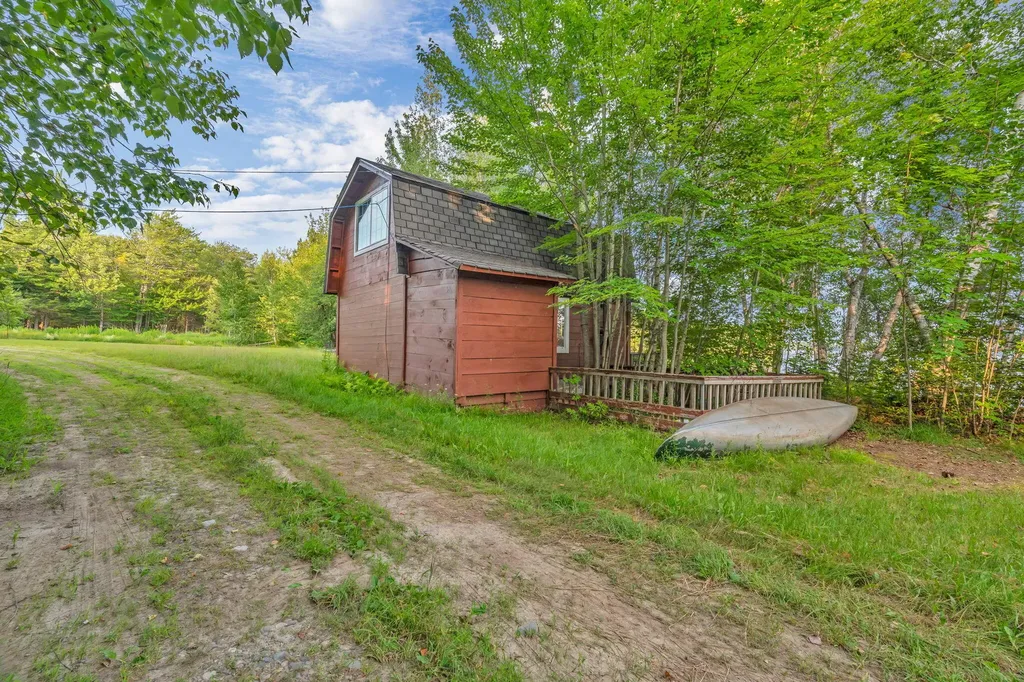 3 Trafton Lane Lakeville ME 04487
