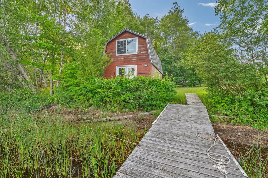3 Trafton Lane Lakeville ME 04487