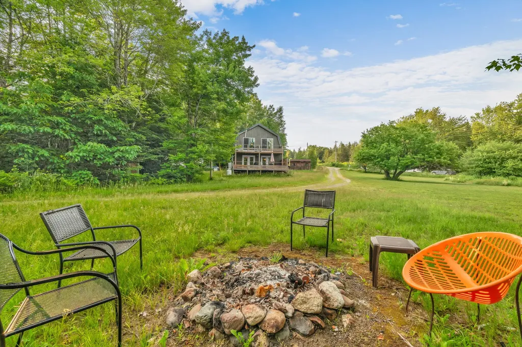 3 Trafton Lane Lakeville ME 04487