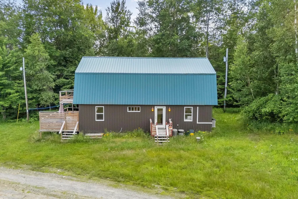 3 Trafton Lane Lakeville ME 04487