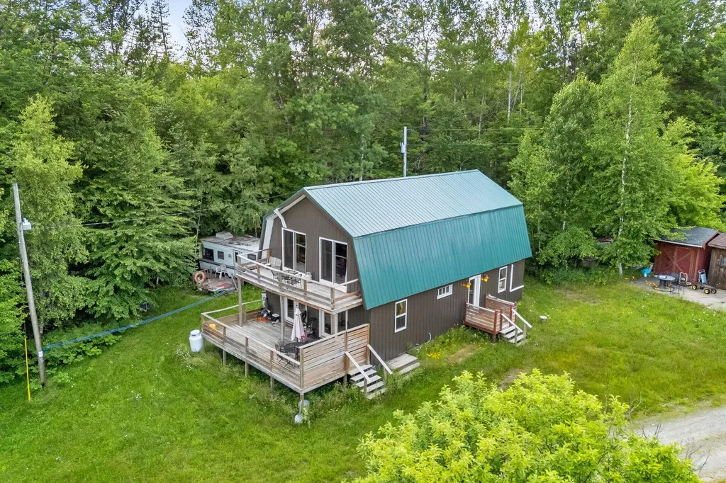 3 Trafton Lane Lakeville ME 04487