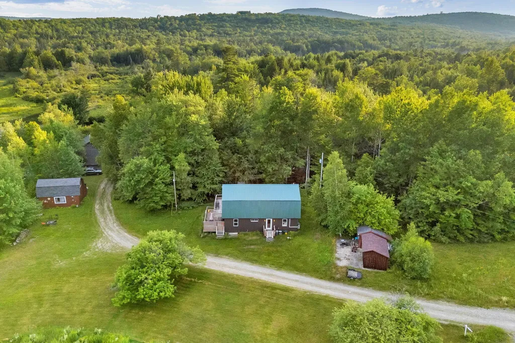 3 Trafton Lane Lakeville ME 04487