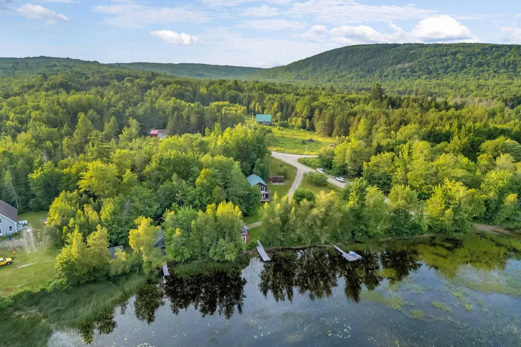 3 Trafton Lane Lakeville ME 04487