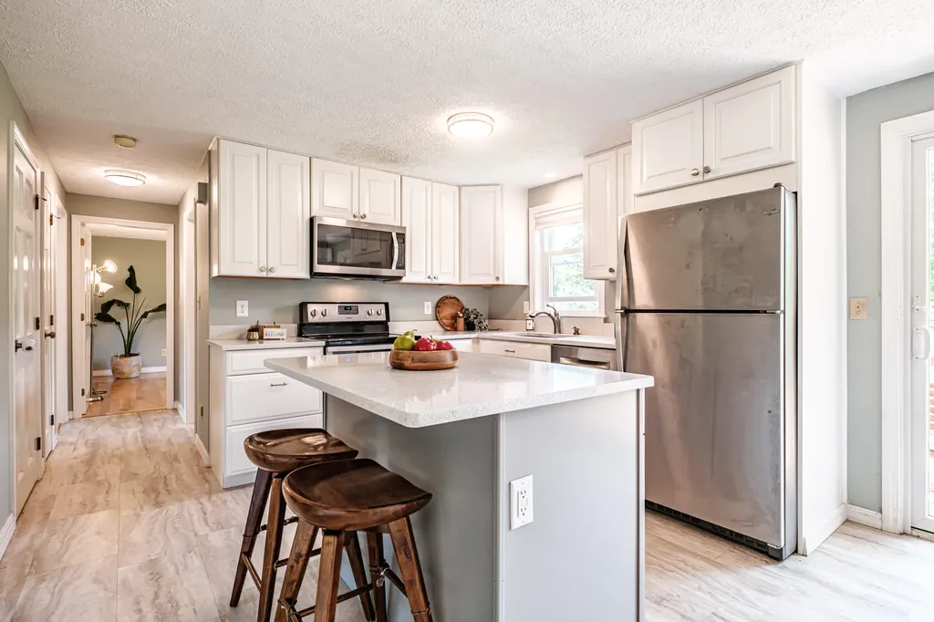 17 Old Carriage Road Auburn ME 04210