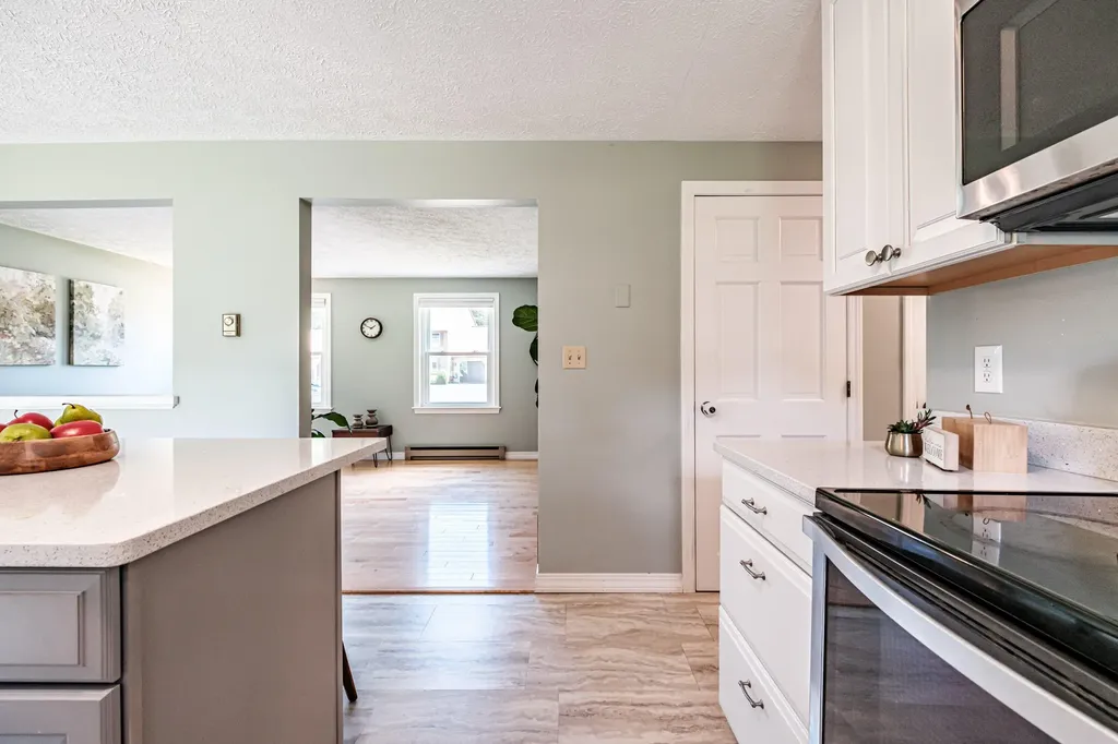 17 Old Carriage Road Auburn ME 04210