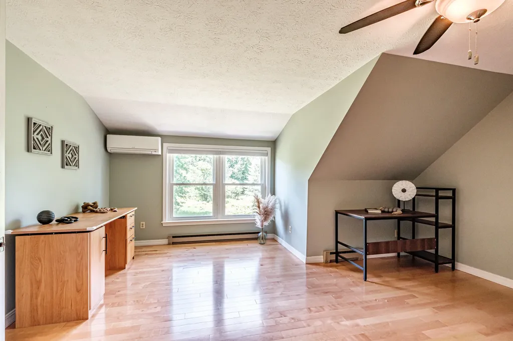 17 Old Carriage Road Auburn ME 04210