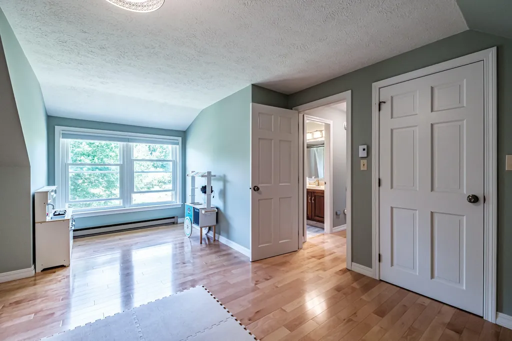 17 Old Carriage Road Auburn ME 04210