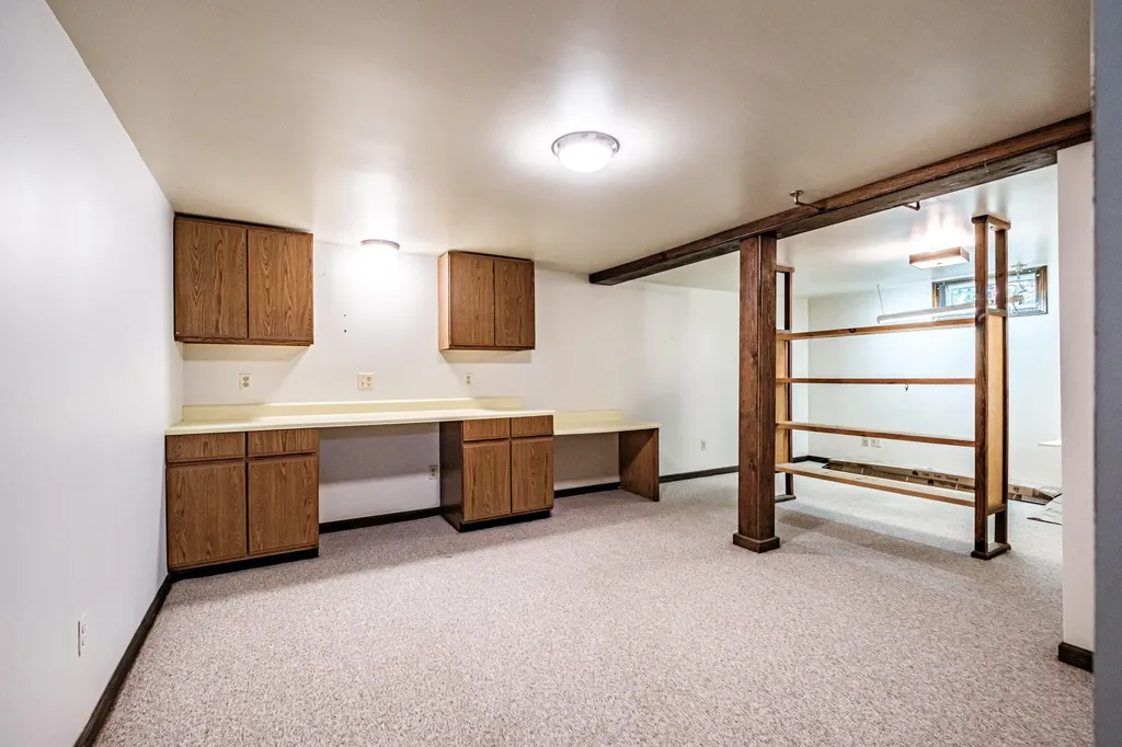 17 Old Carriage Road Auburn ME 04210