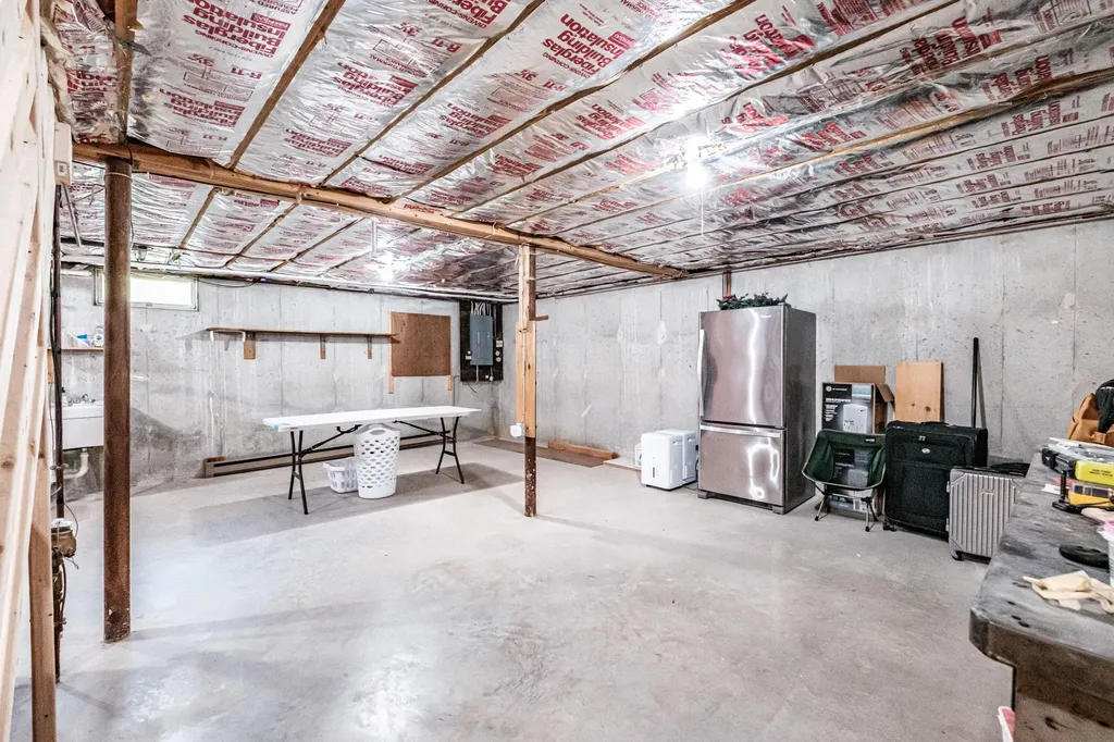 17 Old Carriage Road Auburn ME 04210