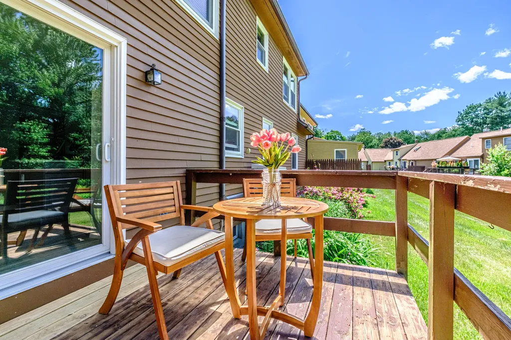 17 Old Carriage Road Auburn ME 04210