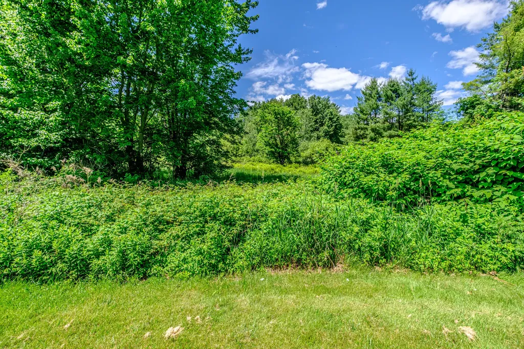 17 Old Carriage Road Auburn ME 04210