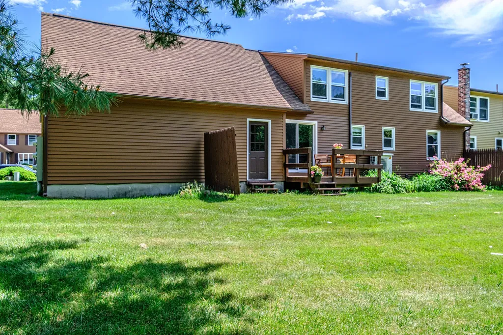 17 Old Carriage Road Auburn ME 04210