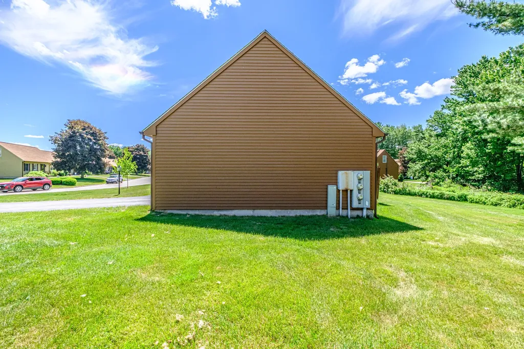 17 Old Carriage Road Auburn ME 04210