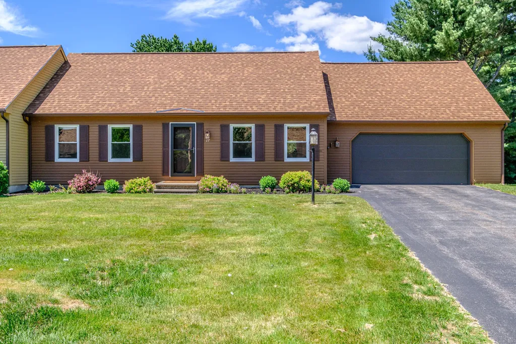 17 Old Carriage Road Auburn ME 04210