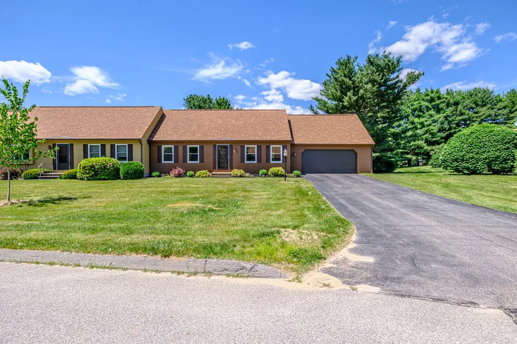 17 Old Carriage Road Auburn ME 04210