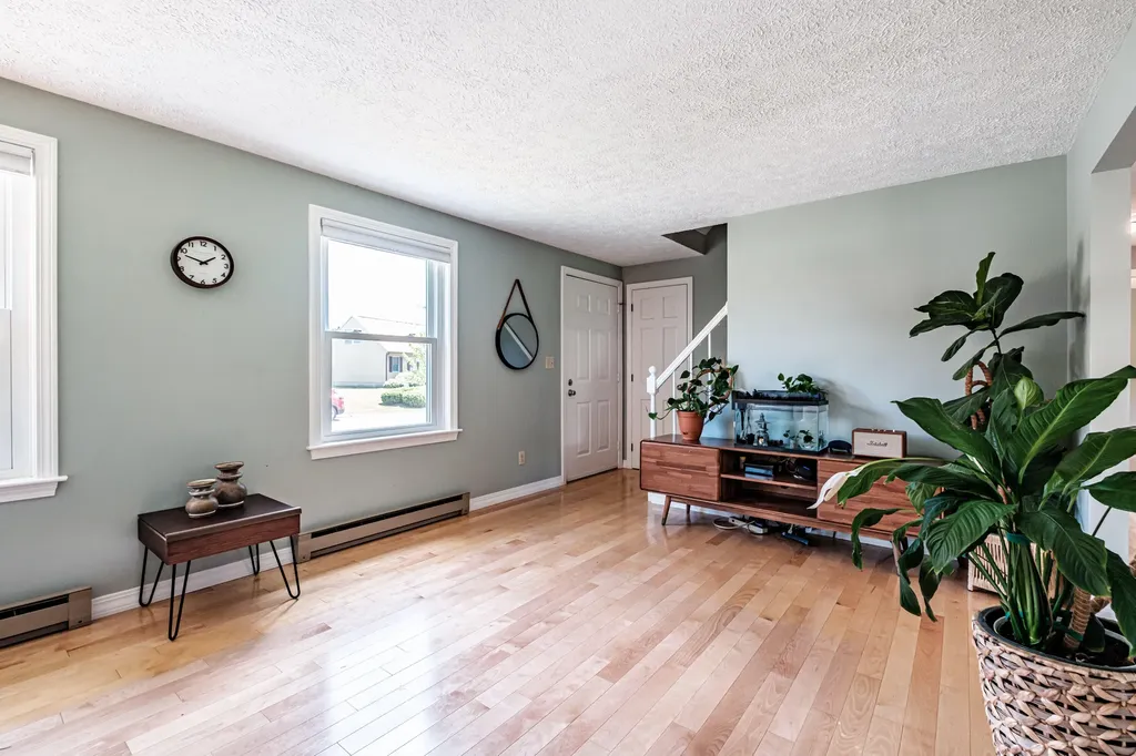 17 Old Carriage Road Auburn ME 04210