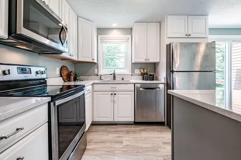 17 Old Carriage Road Auburn ME 04210