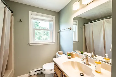 17 Old Carriage Road Auburn ME 04210