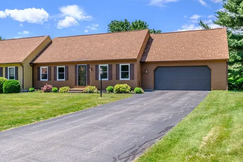 17 Old Carriage Road Auburn ME 04210