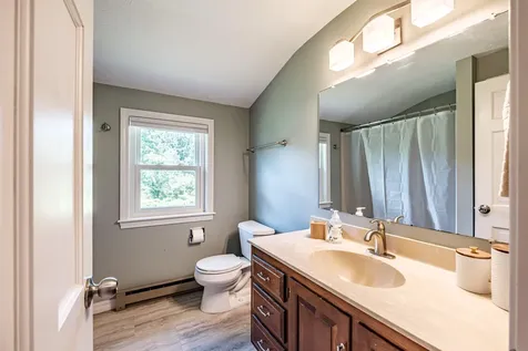 17 Old Carriage Road Auburn ME 04210