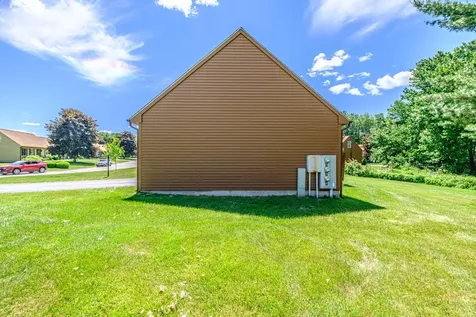 17 Old Carriage Road Auburn ME 04210