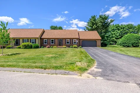 17 Old Carriage Road Auburn ME 04210