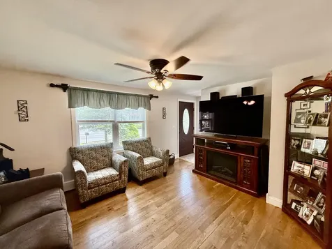 528 Roosevelt Trail Windham ME 04062