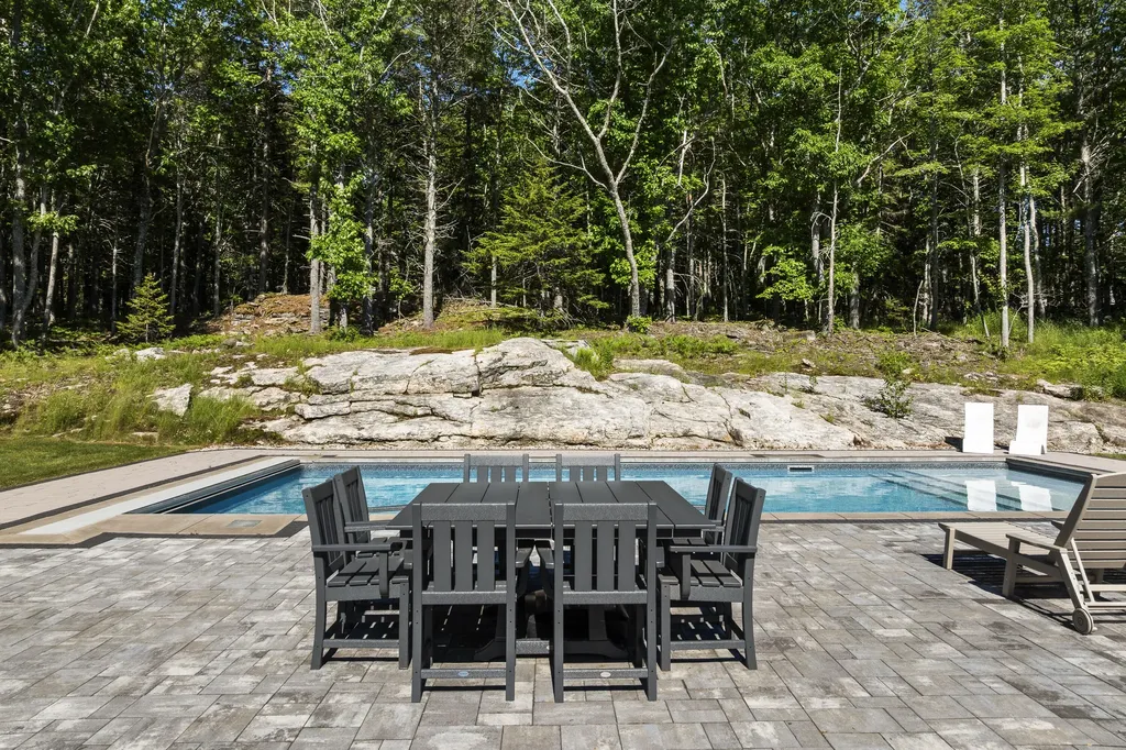 34 Stonewall Road Harpswell ME 04079
