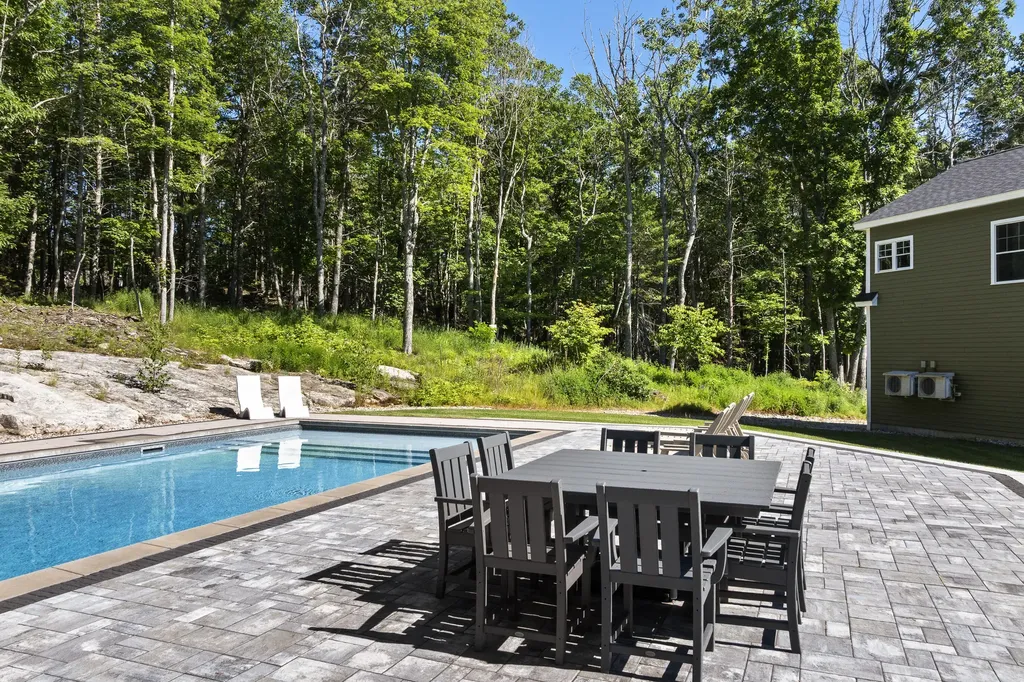 34 Stonewall Road Harpswell ME 04079