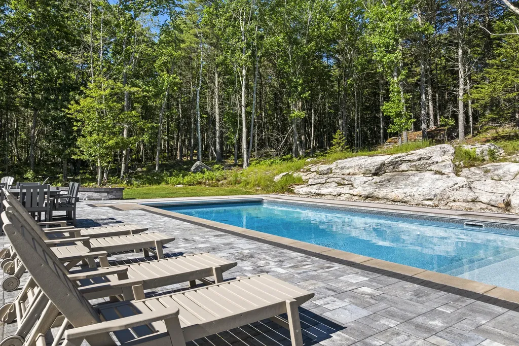 34 Stonewall Road Harpswell ME 04079