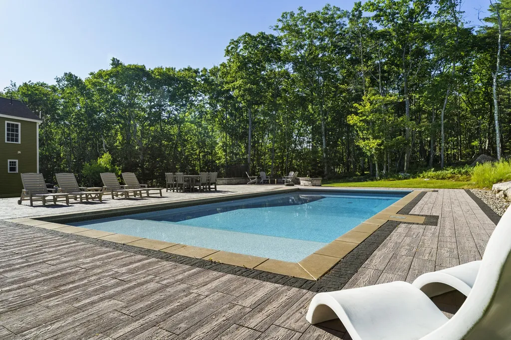 34 Stonewall Road Harpswell ME 04079