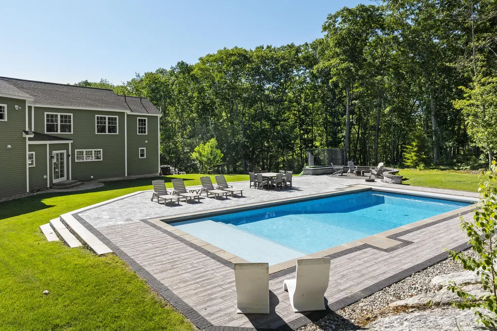 34 Stonewall Road Harpswell ME 04079