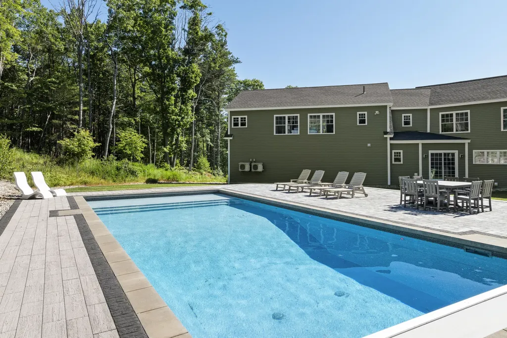 34 Stonewall Road Harpswell ME 04079