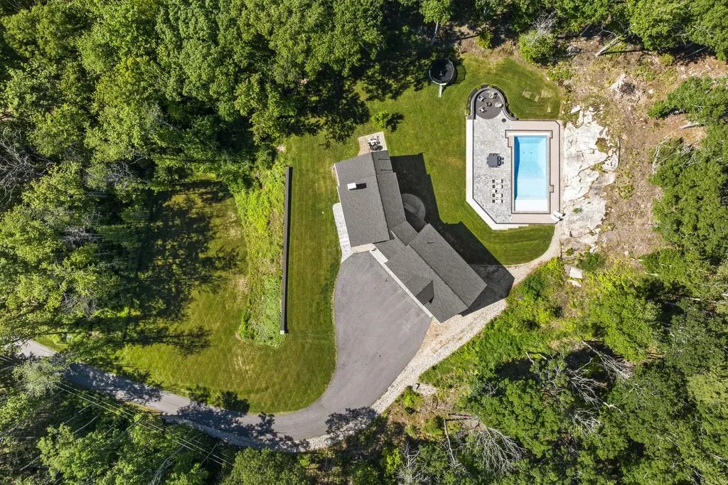 34 Stonewall Road Harpswell ME 04079