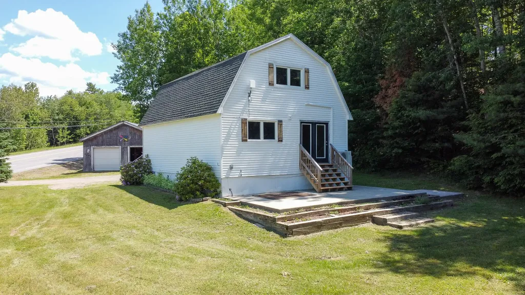 3297 Lee Road Lee ME 04455