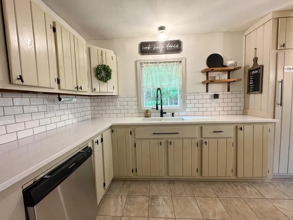 3297 Lee Road Lee ME 04455