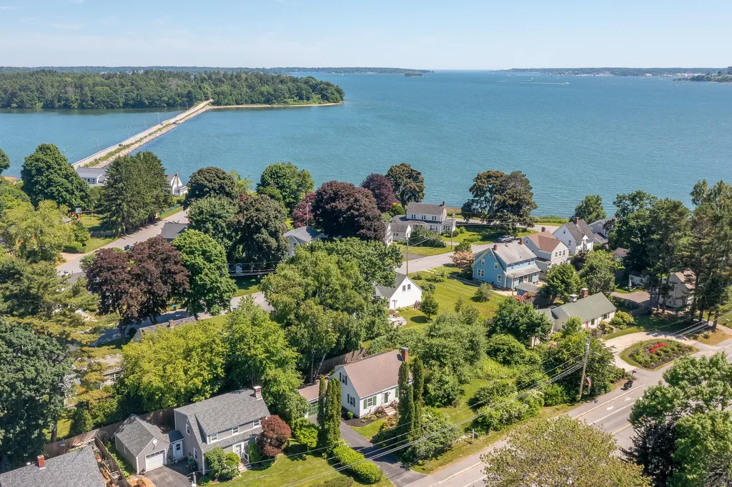 17 U.s. 1 Falmouth ME 04105