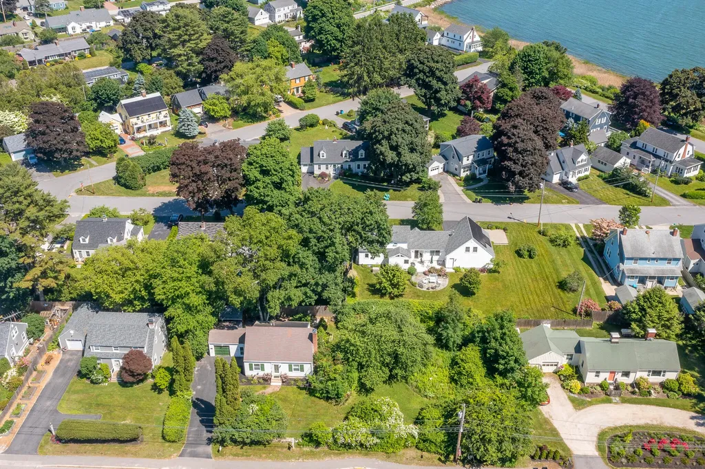 17 U.s. 1 Falmouth ME 04105