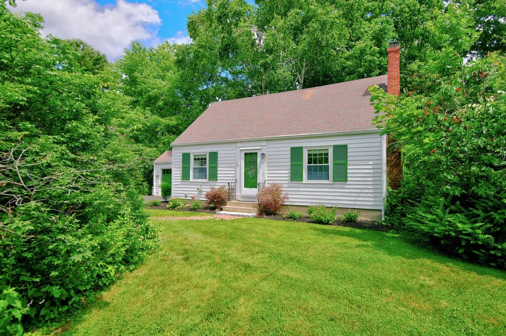 17 U.s. 1 Falmouth ME 04105