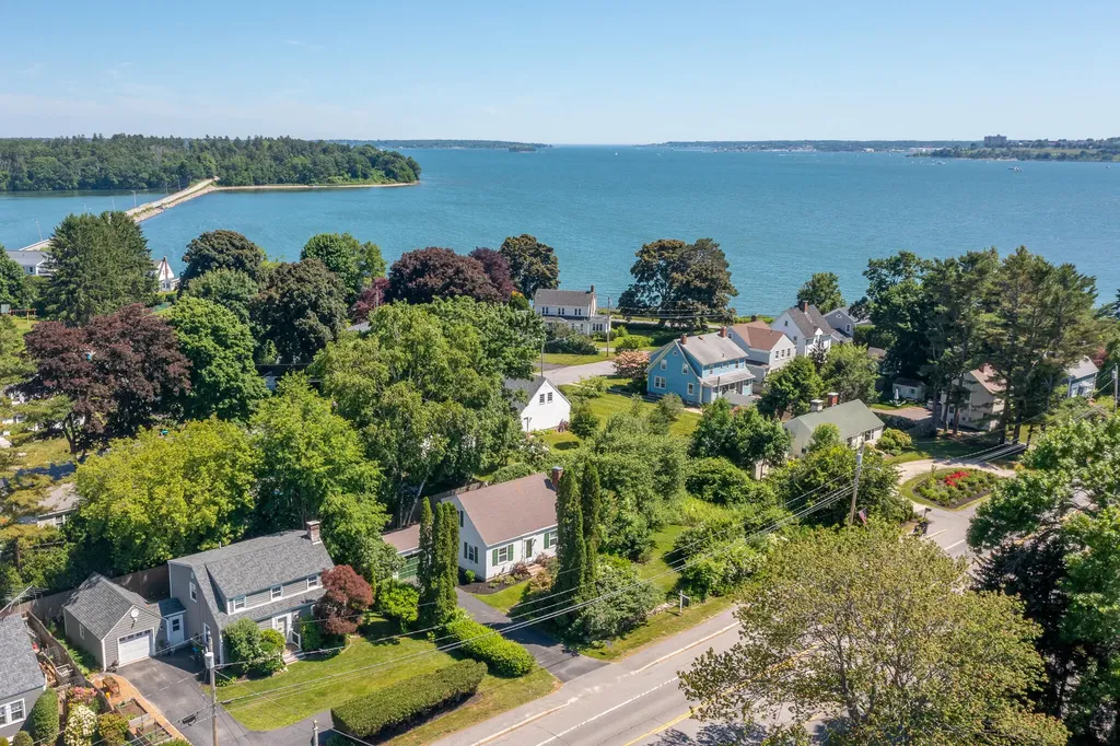 17 U.s. 1 Falmouth ME 04105