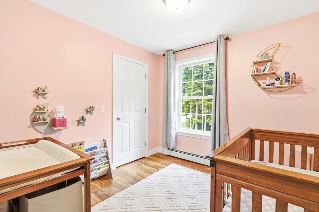 19 Cessna Way Naples ME 04055