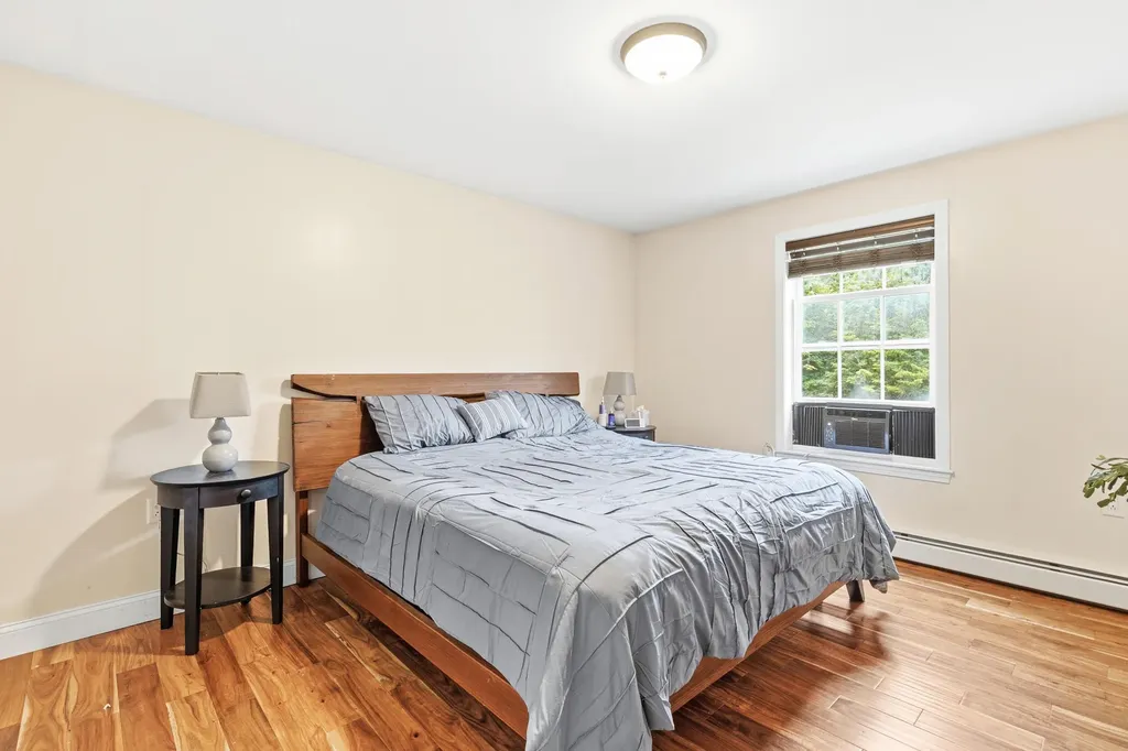 19 Cessna Way Naples ME 04055