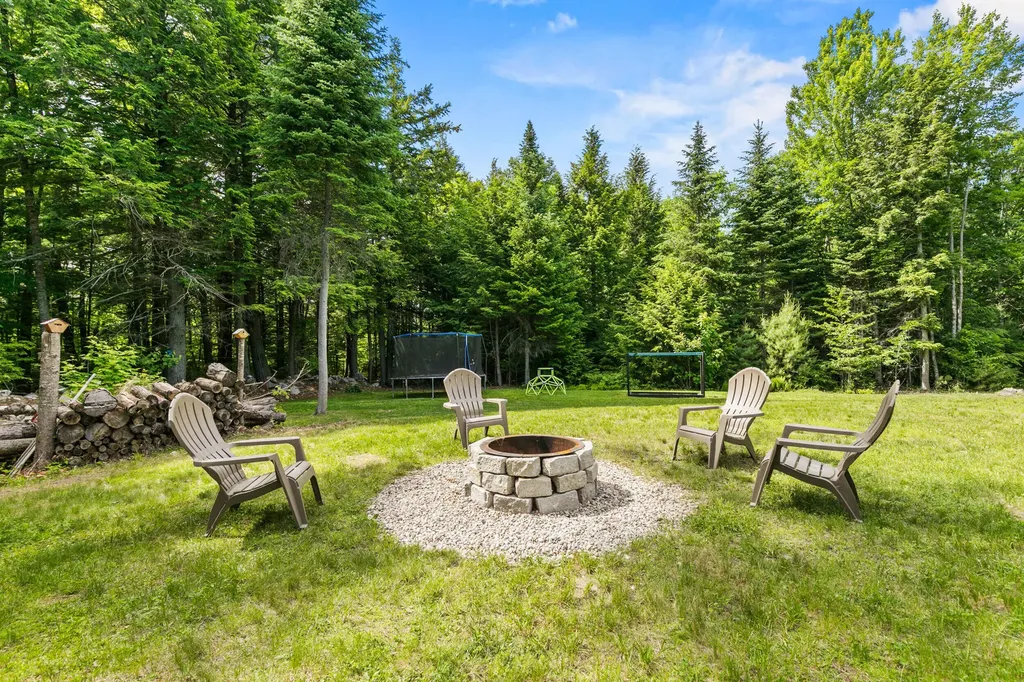 19 Cessna Way Naples ME 04055